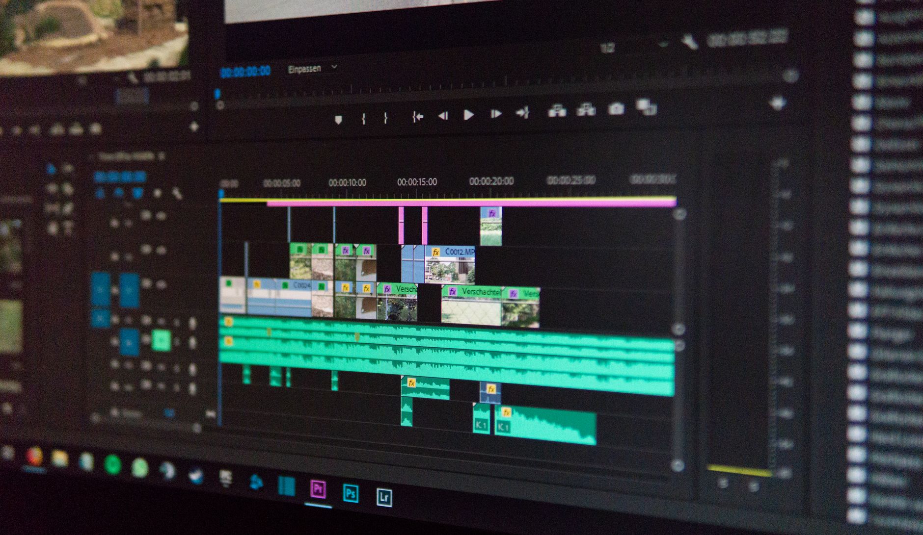 Zbliżenie osi czasu w profesjonalnym programie do montażu wideo